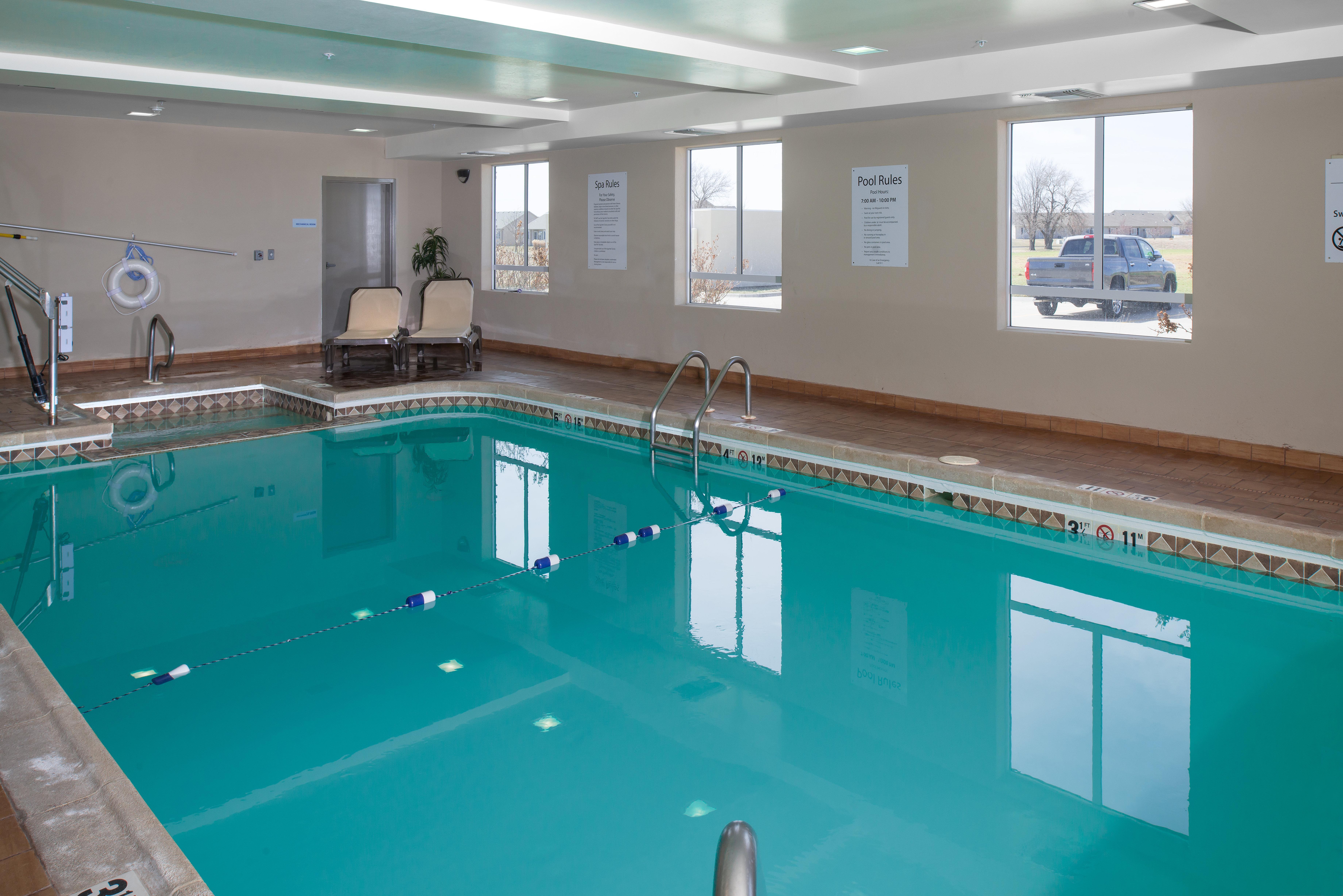 Holiday Inn Express Northwest Maize By Ihg Luaran gambar