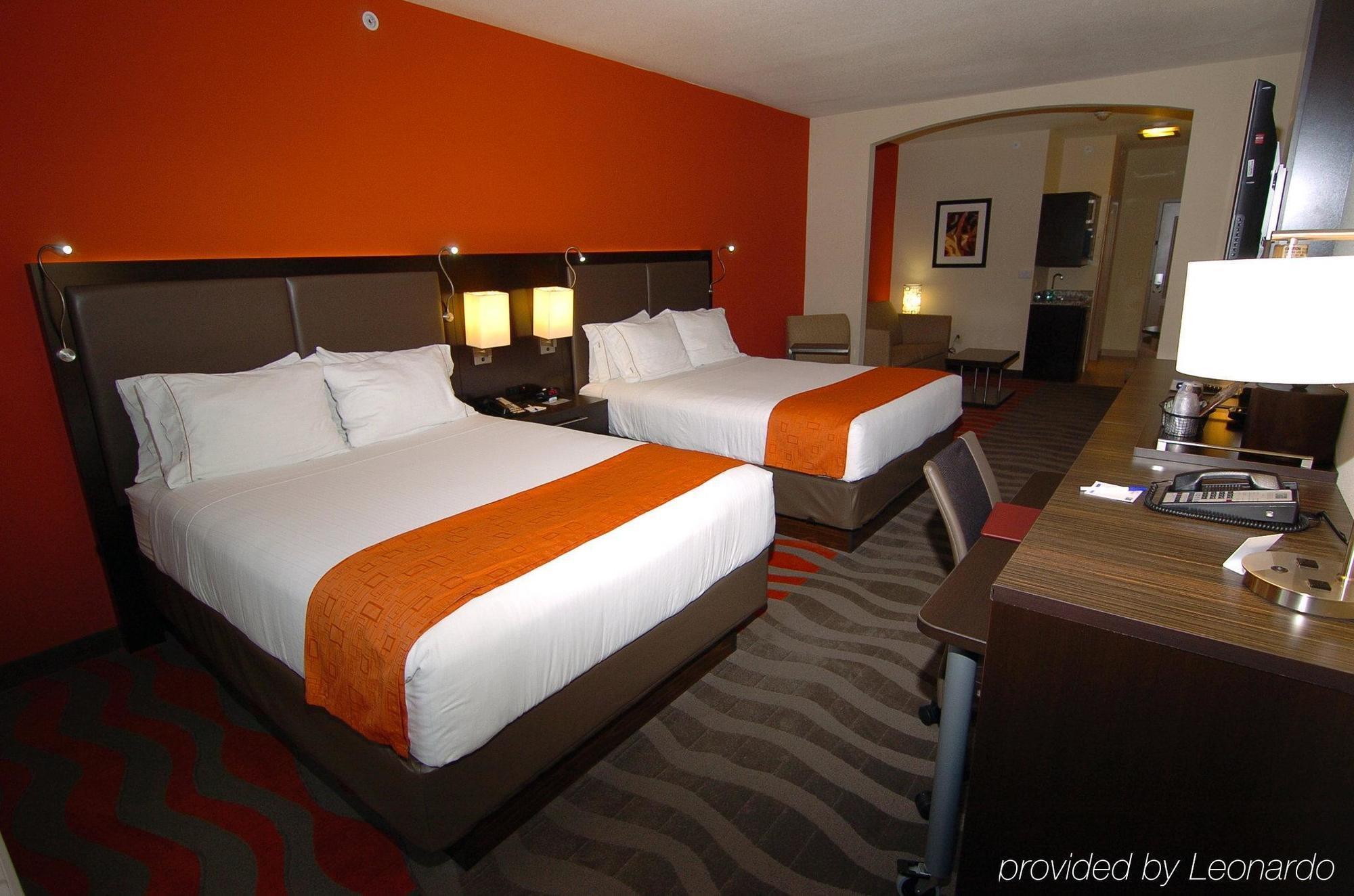 Holiday Inn Express Northwest Maize By Ihg Luaran gambar