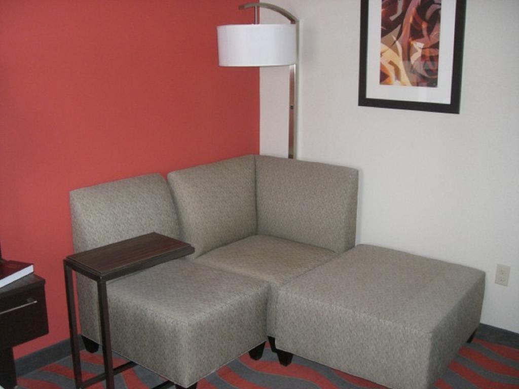 Holiday Inn Express Northwest Maize By Ihg Bilik gambar